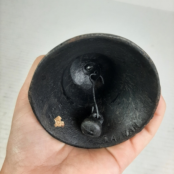 🛍Vintage American Eagle Black Cast Iron Dinner Bell Hand Held 5" Tall - Picture 4 of 4